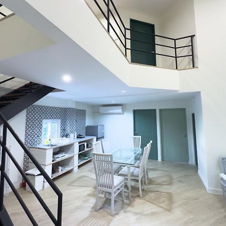 Apartamento Baan Khun Pra Duplex Rm3 Bangkok Exterior foto