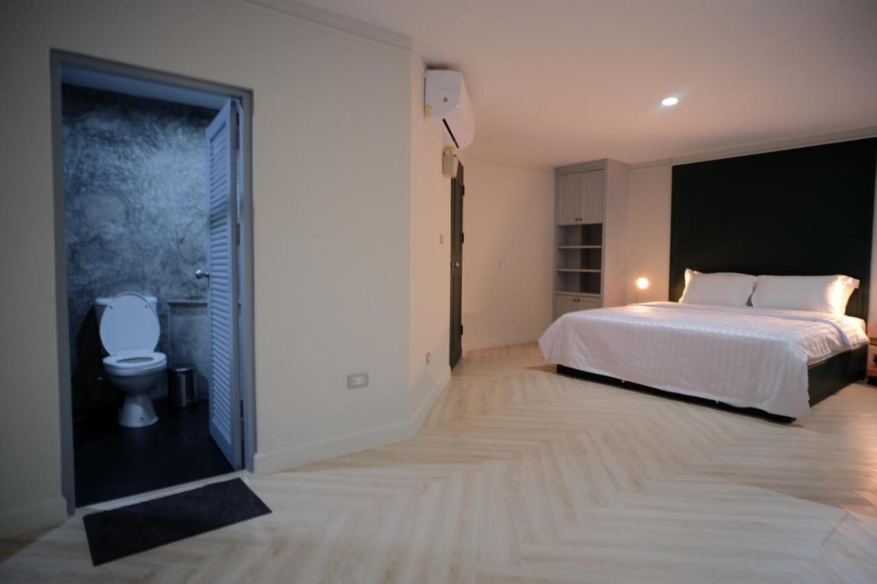 Apartamento Baan Khun Pra Duplex Rm3 Bangkok Exterior foto