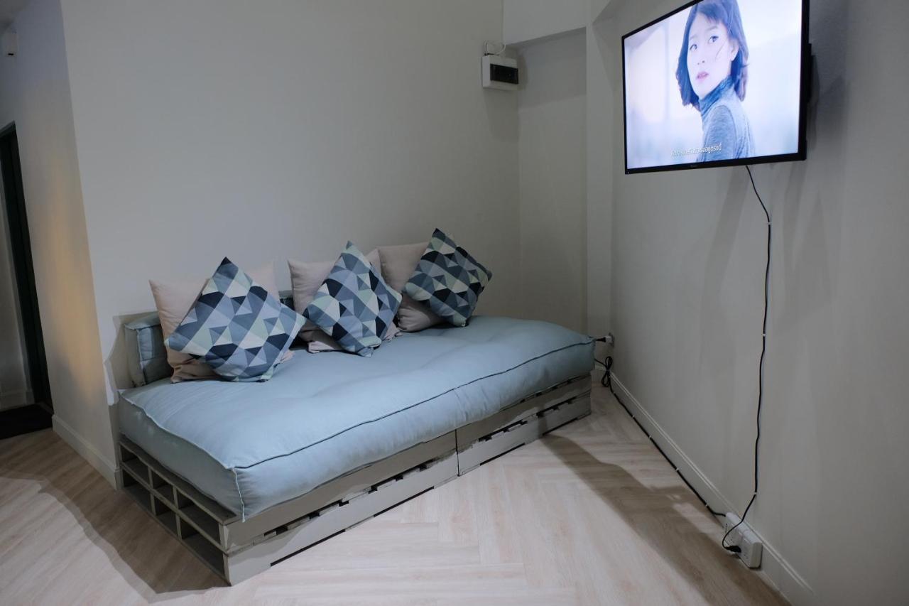 Apartamento Baan Khun Pra Duplex Rm3 Bangkok Exterior foto
